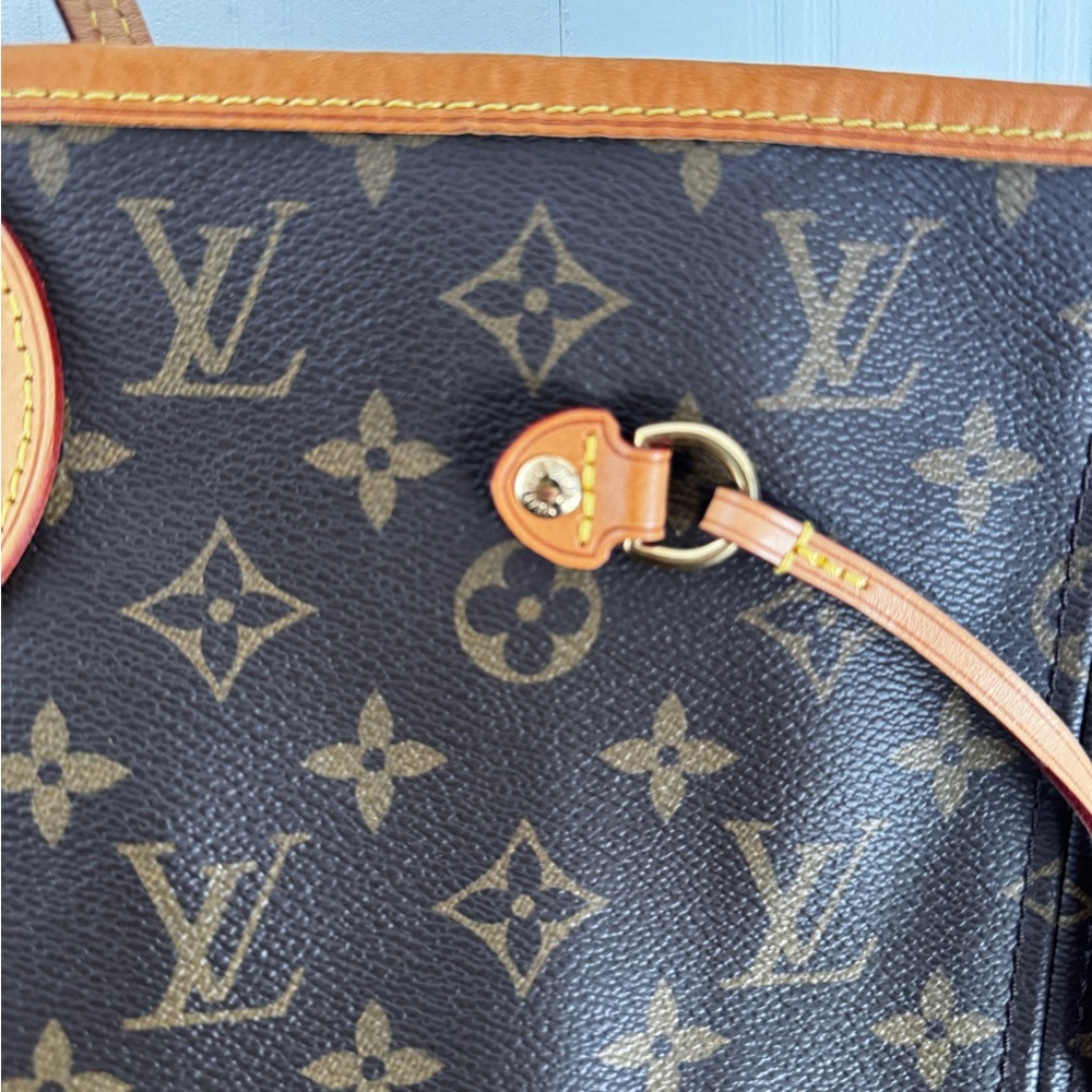 Louis Vuitton Monogram Neverfull MM - Picture 12 of 15